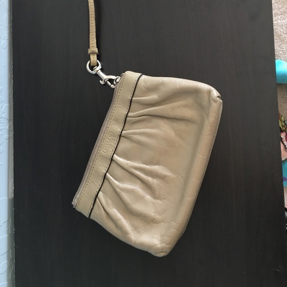 Mini cream Coach brand party clutch any occasion - Picture 2 of 6